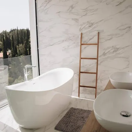 Luxury Morello 1 With 64 M2 Heated Pool, Gym, Sauna, For 8 Guests *