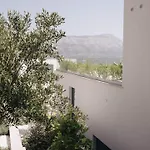 Luxury Morello 1 With Large Heated Pool, Gym & Sauna *