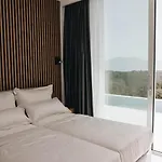 Luxury Morello 1 With Large Heated Pool, Gym & Sauna