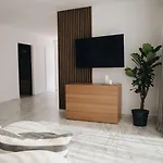 别墅 Luxury Morello 1 With Large Heated Pool, Gym & Sauna 科尔丘拉