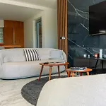 Luxury Morello 1 With Large Heated Pool, Gym & Sauna 别墅