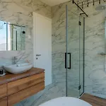 Luxury Morello 1 With Large Heated Pool, Gym & Sauna *
