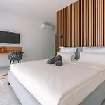 别墅 Luxury Morello 1 With Large Heated Pool, Gym & Sauna 科尔丘拉