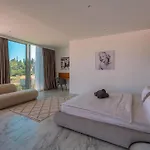 Luxury Morello 1 With Large Heated Pool, Gym & Sauna *