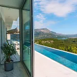别墅 Luxury Morello 1 With Large Heated Pool, Gym & Sauna 科尔丘拉