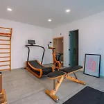 Luxury Morello 1 With Large Heated Pool, Gym & Sauna