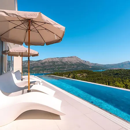 Luxury Morello 1 With Large Heated Pool, Gym & Sauna *