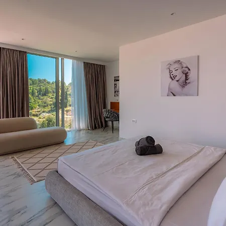 Villa Luxury Morello 1 With Large Heated Pool, Gym & Sauna *