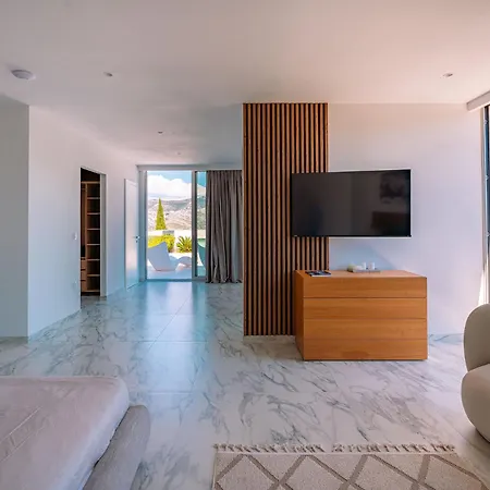 Luxury Morello 1 With Large Heated Pool, Gym & Sauna