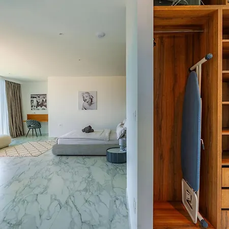 Villa Luxury Morello 1 With Large Heated Pool, Gym & Sauna