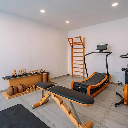 Villa Luxury Morello 1 With Large Heated Pool, Gym & Sauna *