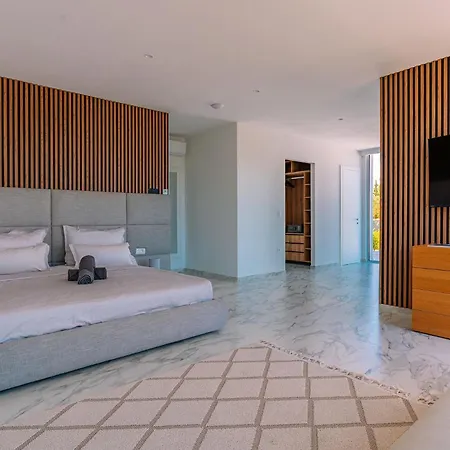 Luxury Morello 1 With Large Heated Pool, Gym & Sauna
