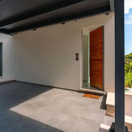 Luxury Morello 1 With Large Heated Pool, Gym & Sauna Villa