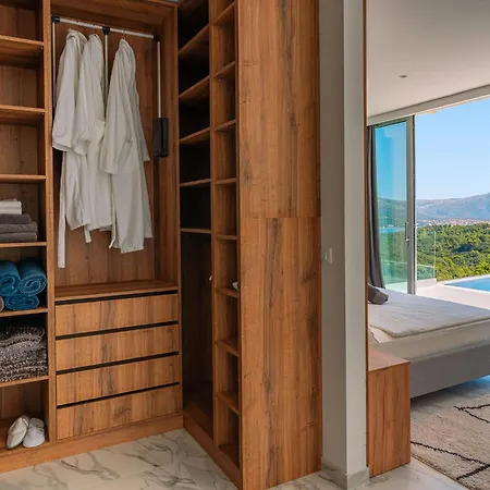 Luxury Morello 1 With Large Heated Pool, Gym & Sauna