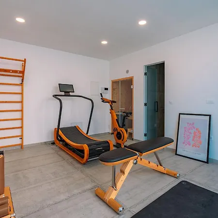 Luxury Morello 1 With Large Heated Pool, Gym & Sauna