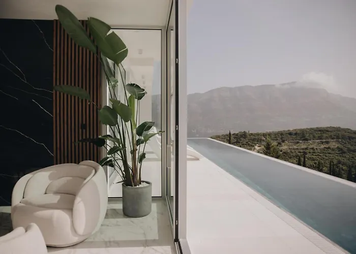 Luxury Villa Morello Korcula 1 With Large Heated Pool, Gym & Sauna וילה קורצולה